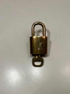 🌟Authentic Louis Vuitton Vintage Lock and Key #309🌟